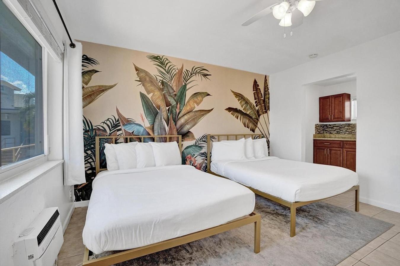 Walk To Dania Beach Christmas Getaway Pool Экстерьер фото