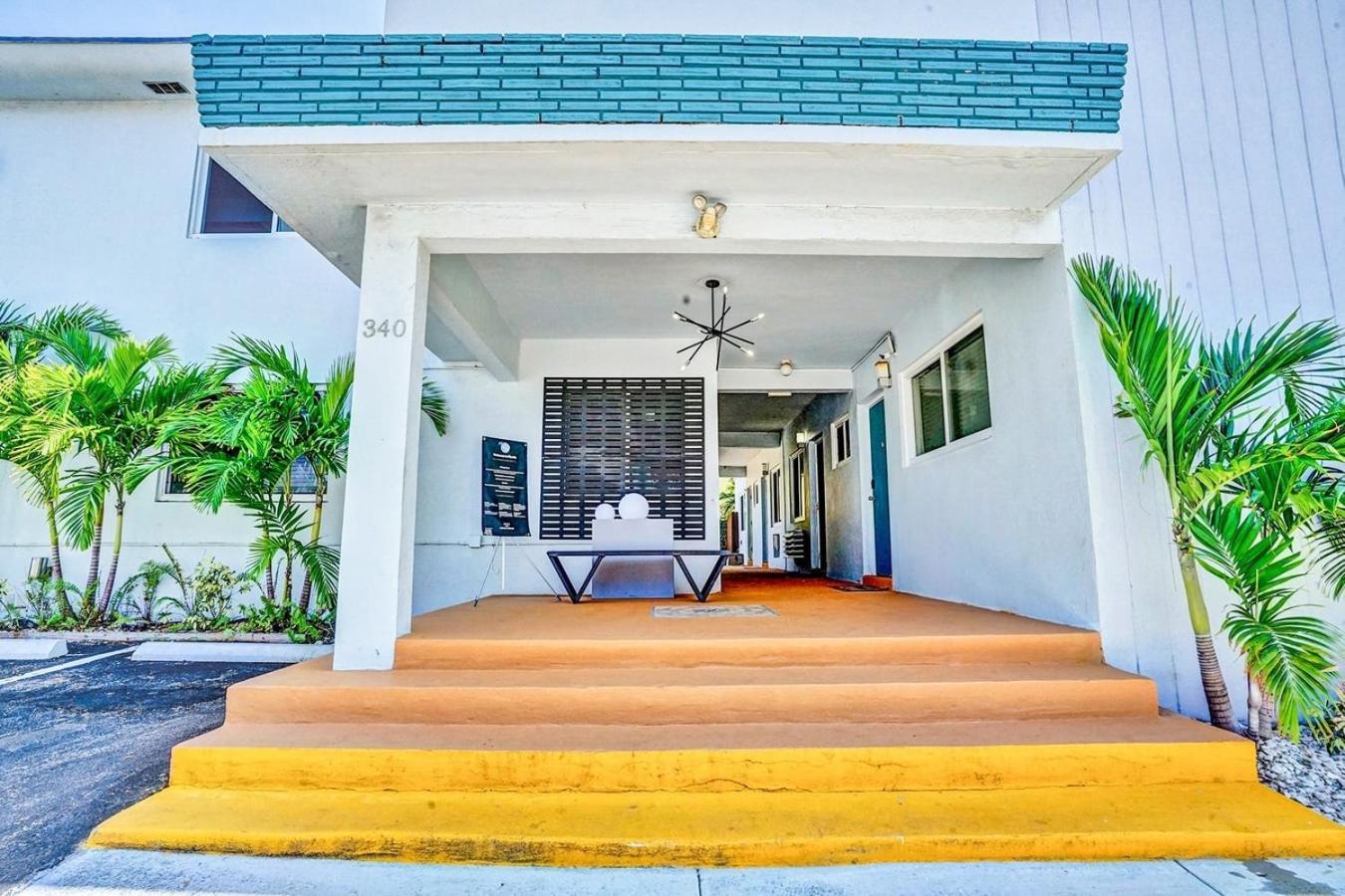 Walk To Dania Beach Christmas Getaway Pool Экстерьер фото
